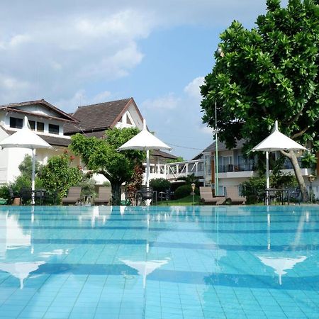 Front One Resort Magelang Esterno foto