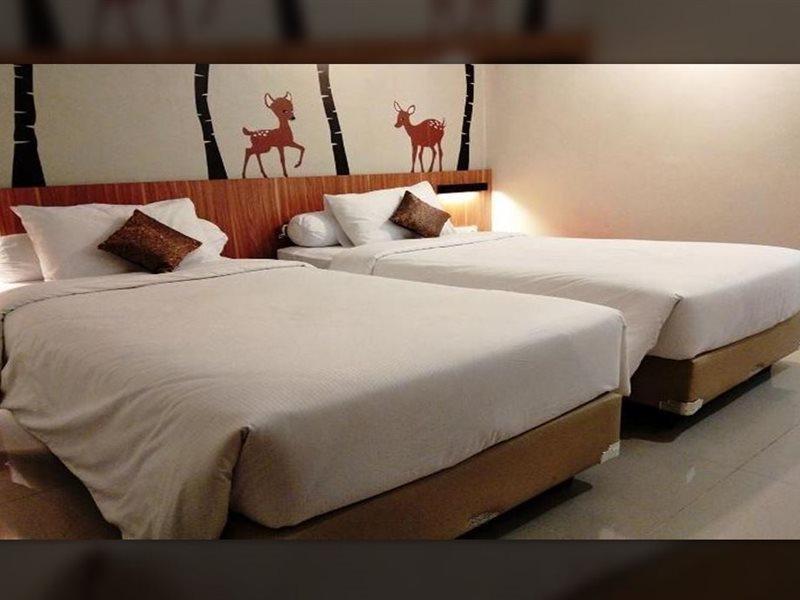 Front One Resort Magelang Esterno foto
