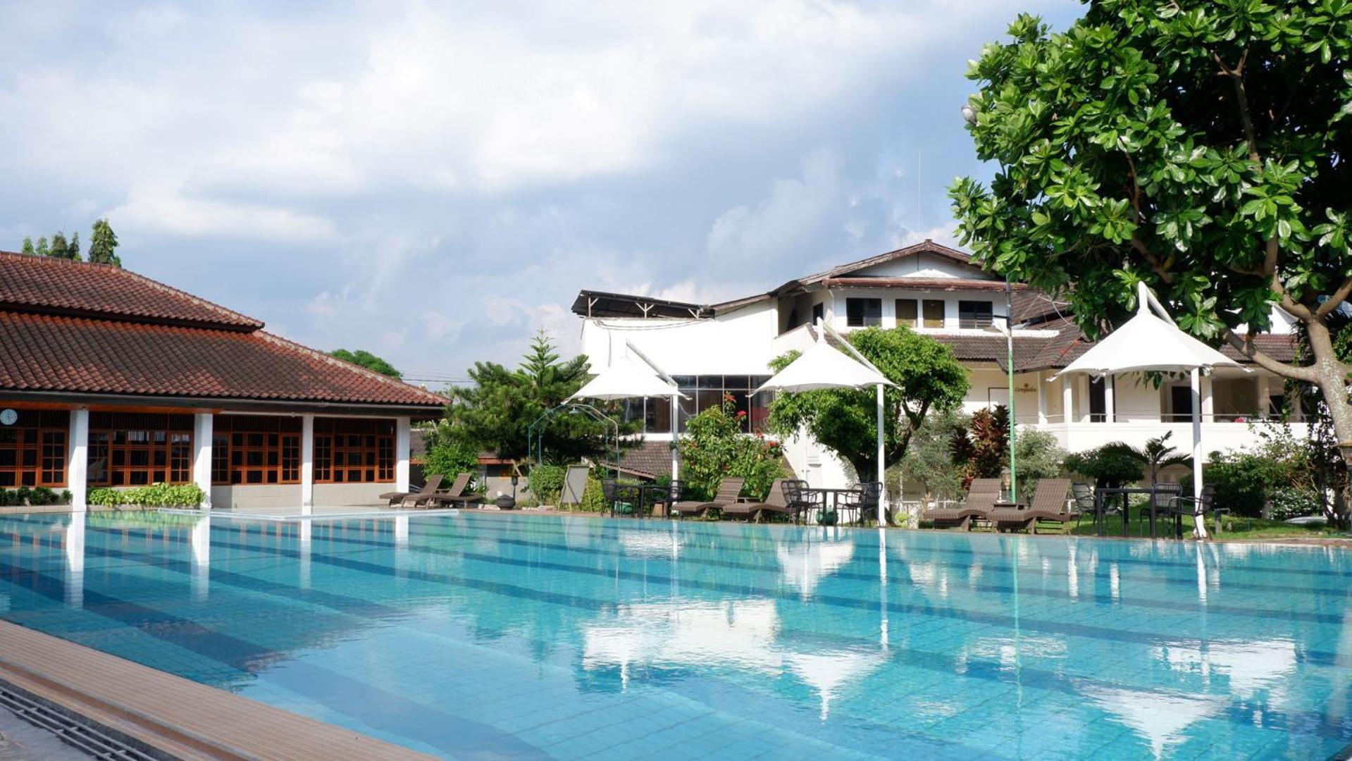 Front One Resort Magelang Esterno foto
