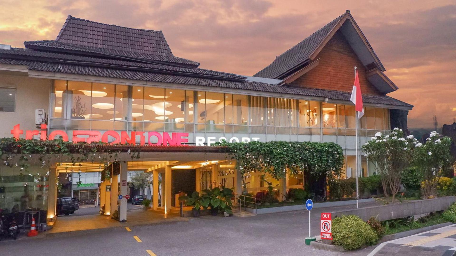 Front One Resort Magelang Esterno foto