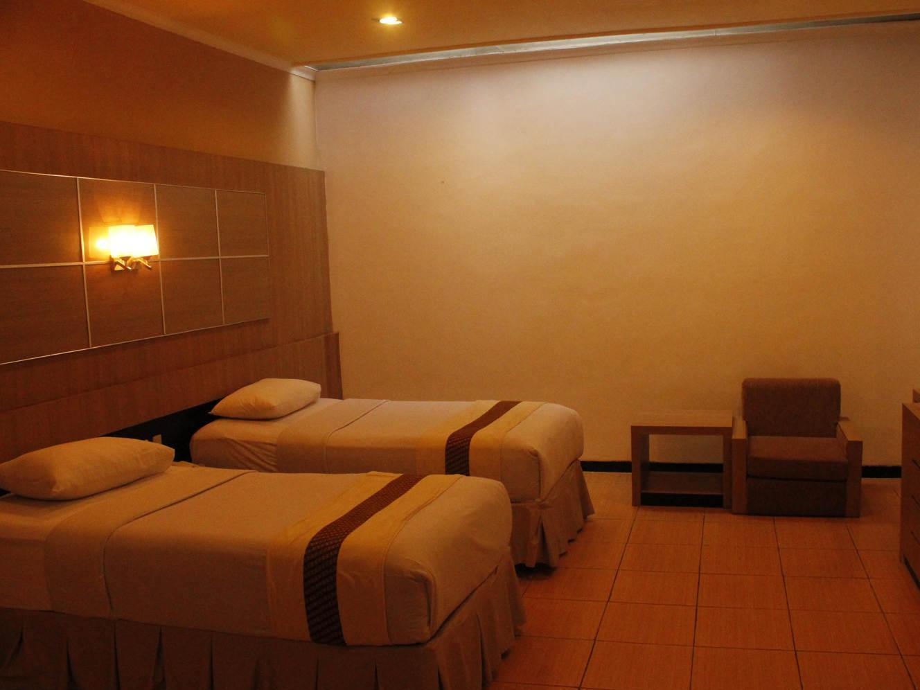Front One Resort Magelang Esterno foto